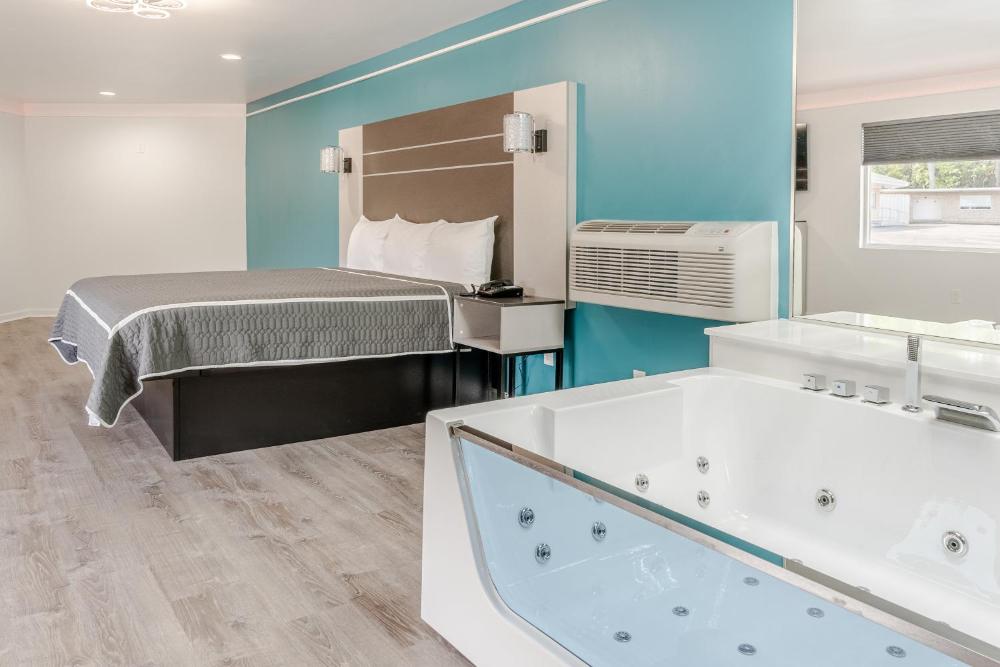 Deluxe King Suite interior