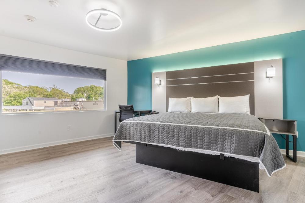 Standard King Room interior