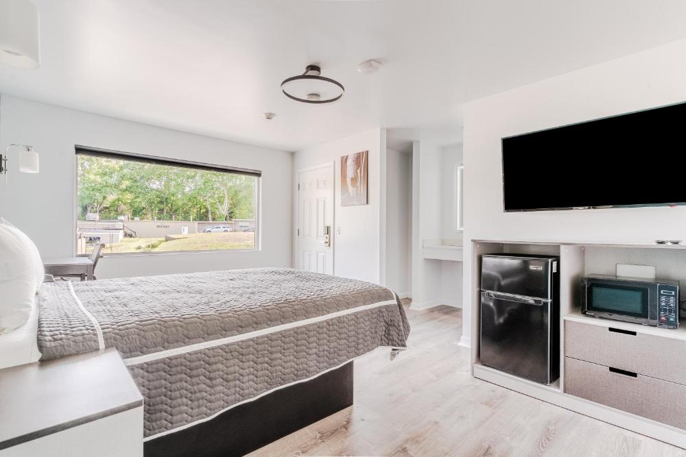 Standard Queen Room interior